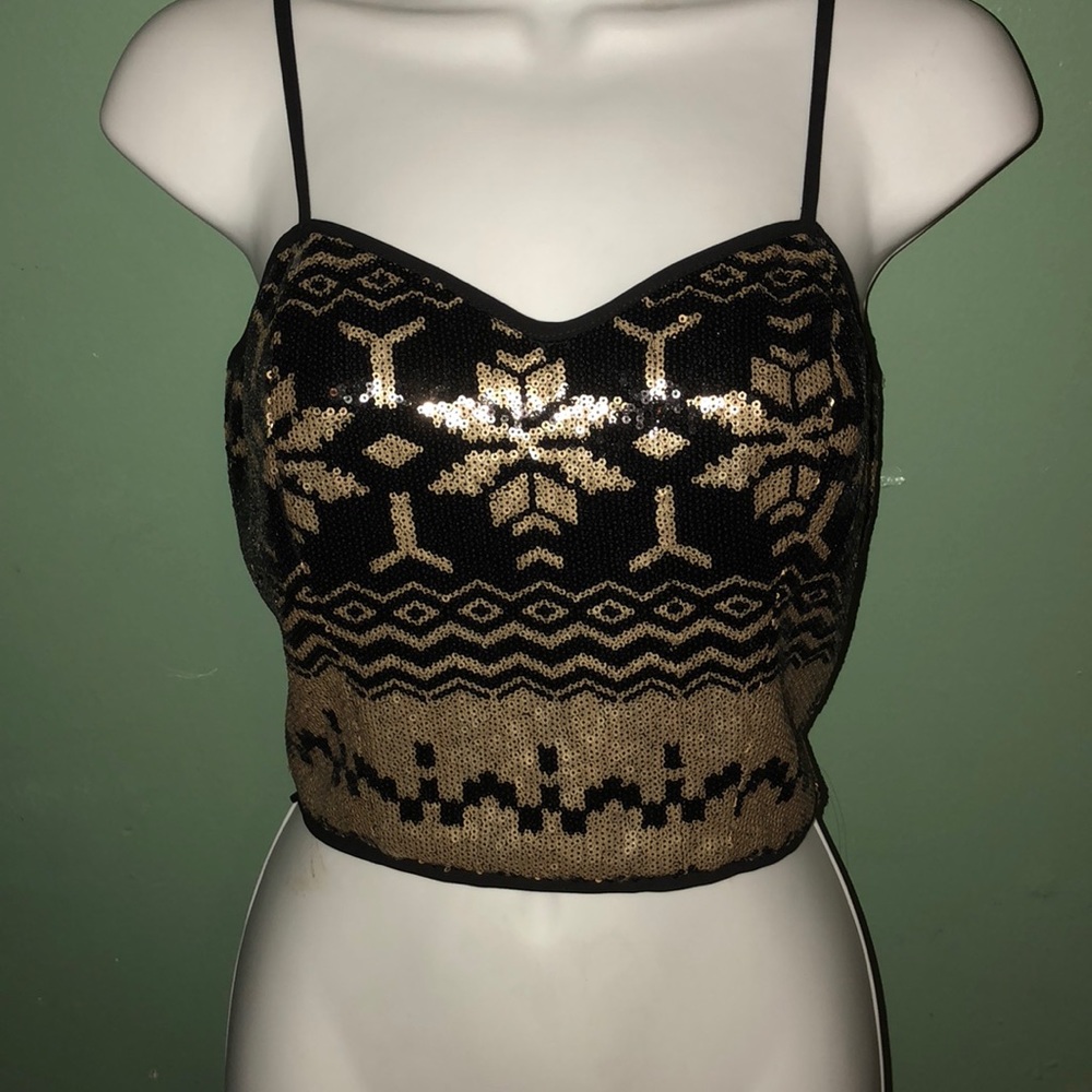 Black and gold sequins crop top!